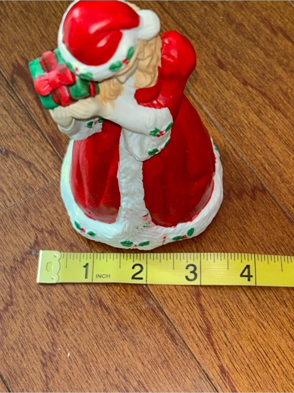 Vintage House Of Lloyd Christmas Around The World Christmas Caroler Bell 1989